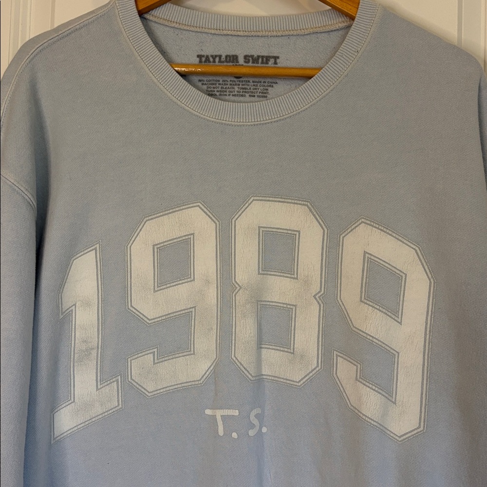 Taylor Swift 1989 Light Blue Crewneck Sweatshirt Size XL - Picture 3 of 9